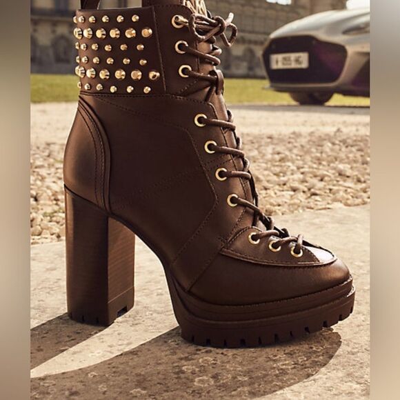Michael Kors $245 Yvonne Studded Leather Boot Brown Size 6M - Picture 1 of 8